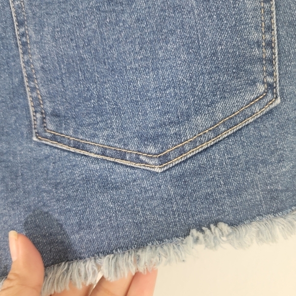 Chelsea & Violet Women's Fringe Frayed Hem Summer Denim Short Sz 28 Festival - Picture 4 of 8